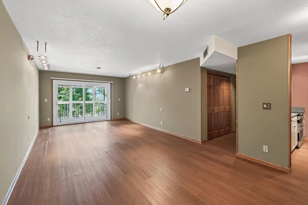 122 Demont Avenue E #362 Little Canada, MN 55117