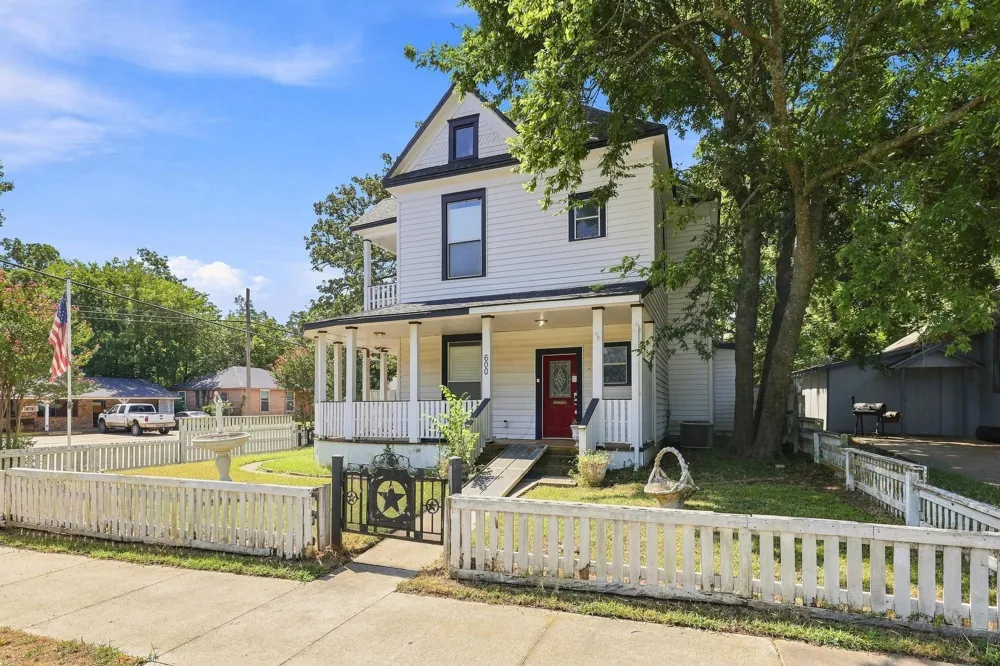600 W Munson Street Denison, TX 75020