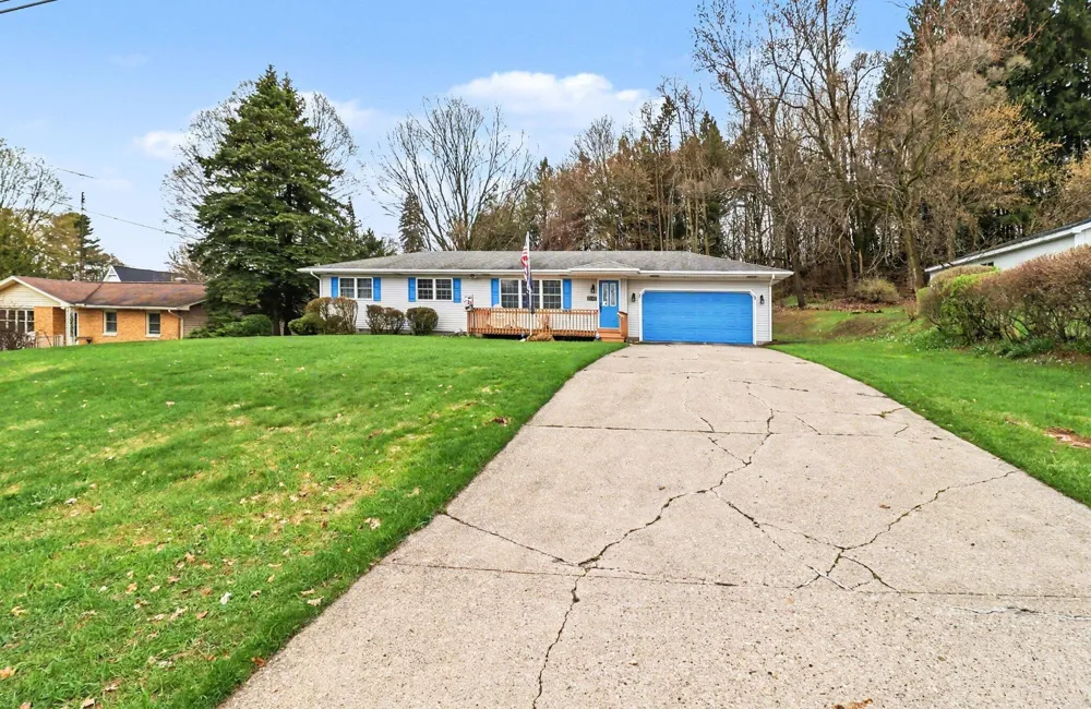 2739 Hillcrest Drive New Era, MI 49446