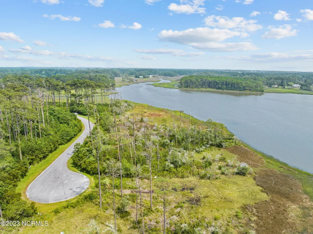 211 Leeward Lane Beaufort, NC 28516