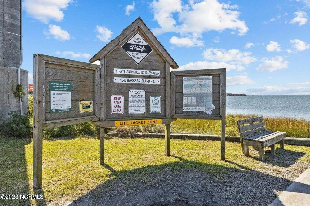 211 Leeward Lane Beaufort, NC 28516