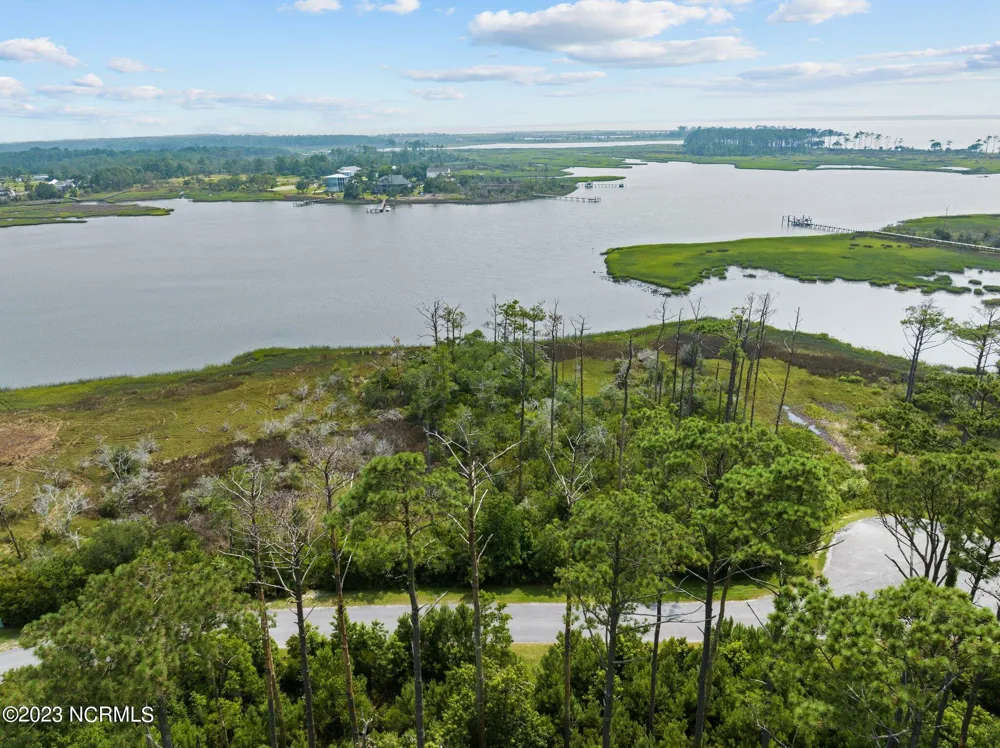 211 Leeward Lane Beaufort, NC 28516