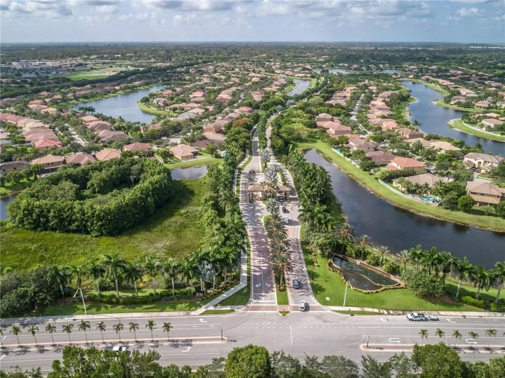 19364 S Whitewater Avenue Weston, FL 33332