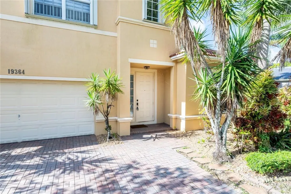 19364 S Whitewater Avenue Weston, FL 33332
