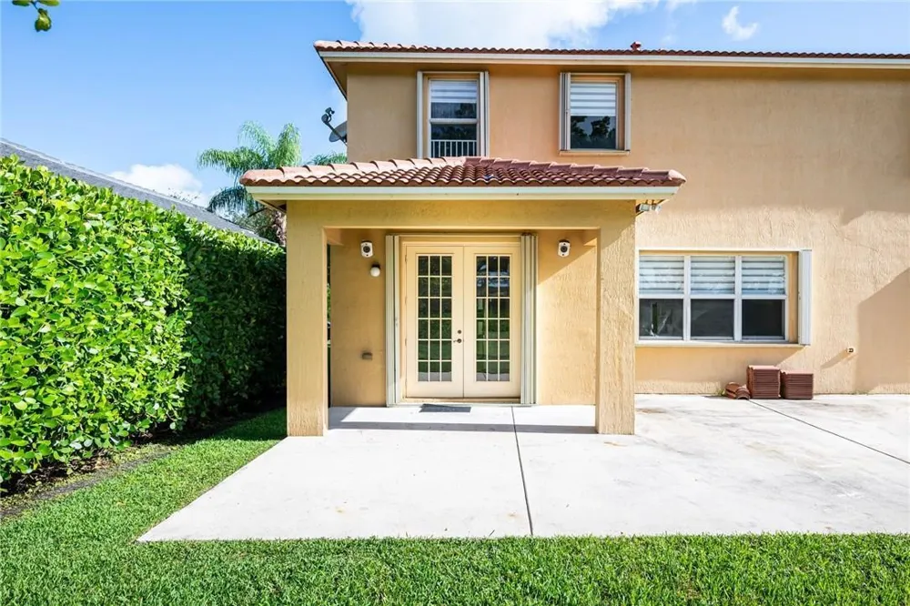 19364 S Whitewater Avenue Weston, FL 33332