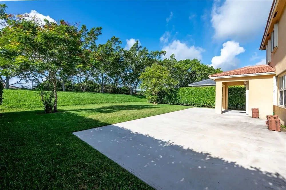 19364 S Whitewater Avenue Weston, FL 33332