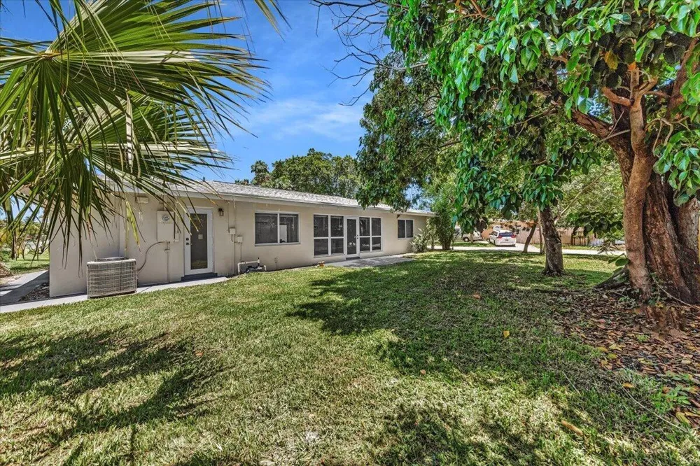 902 GARNETT STREET Lantana, FL 33462