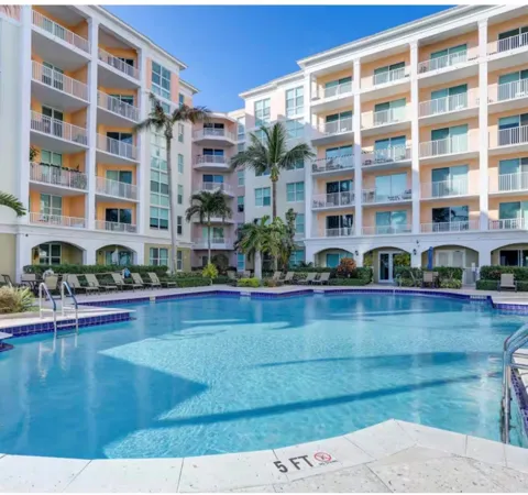 802 W Windward Way #301