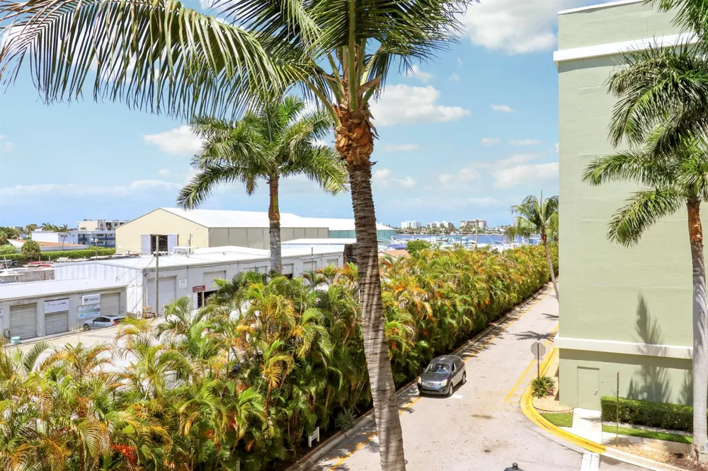 802 W Windward Way #301 Lantana, FL 33462