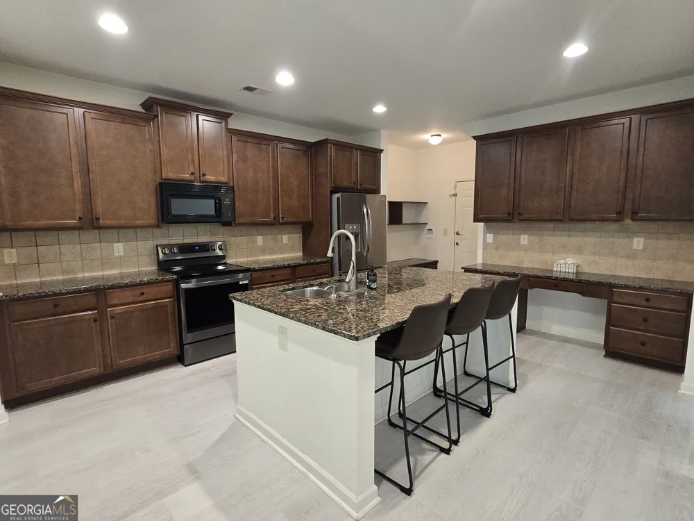 2020 Beyers Landing DR Buford, GA 30519