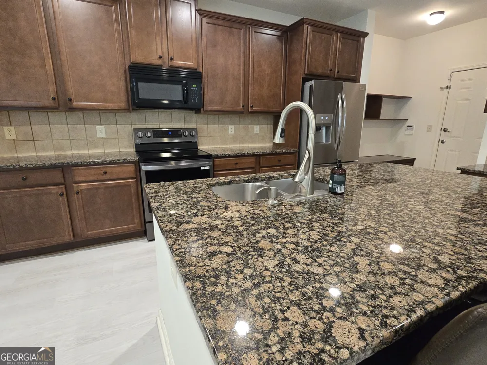 2020 Beyers Landing DR Buford, GA 30519