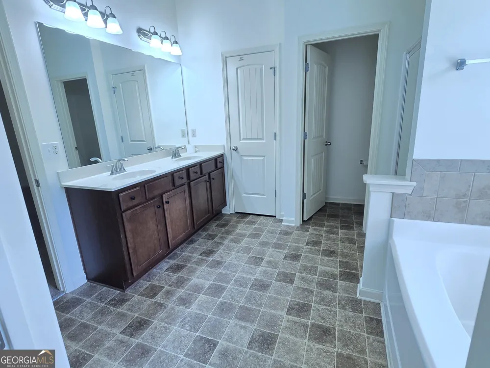 2020 Beyers Landing DR Buford, GA 30519