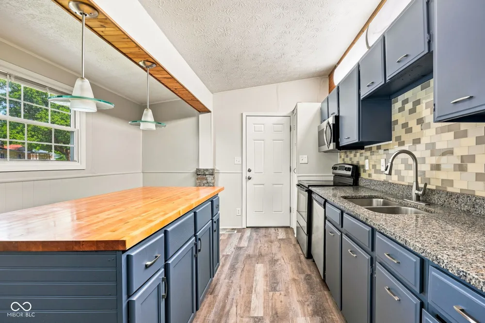 47 Brookside Drive Whiteland, IN 46184