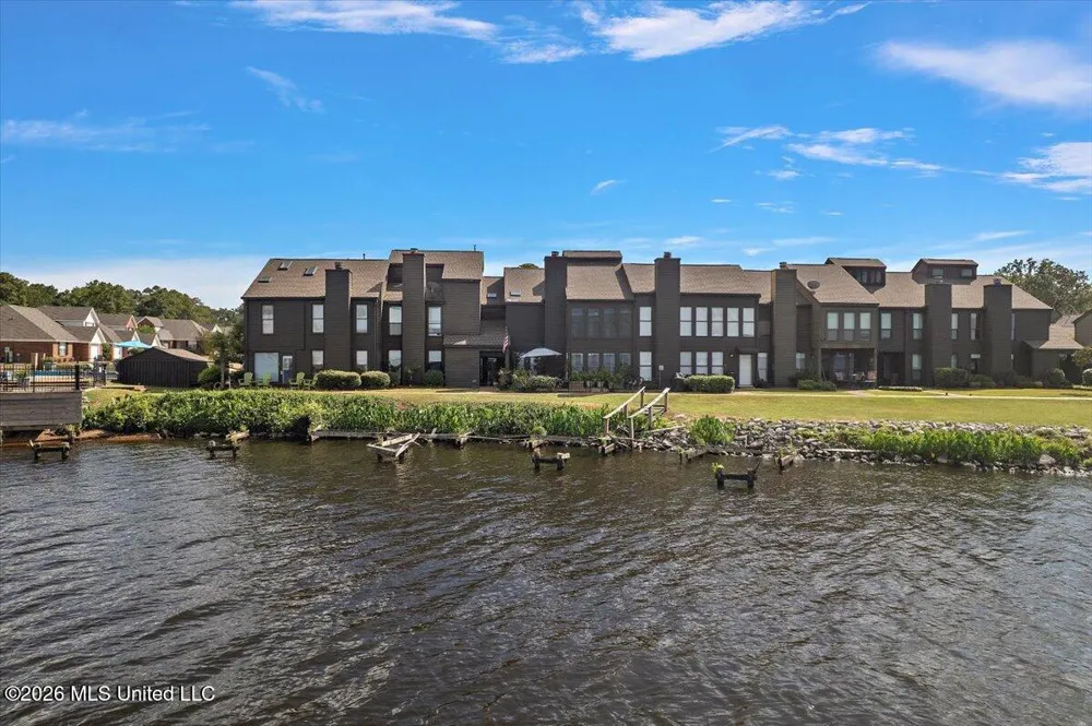 12 Lake Barnett Drive Brandon, MS 39047