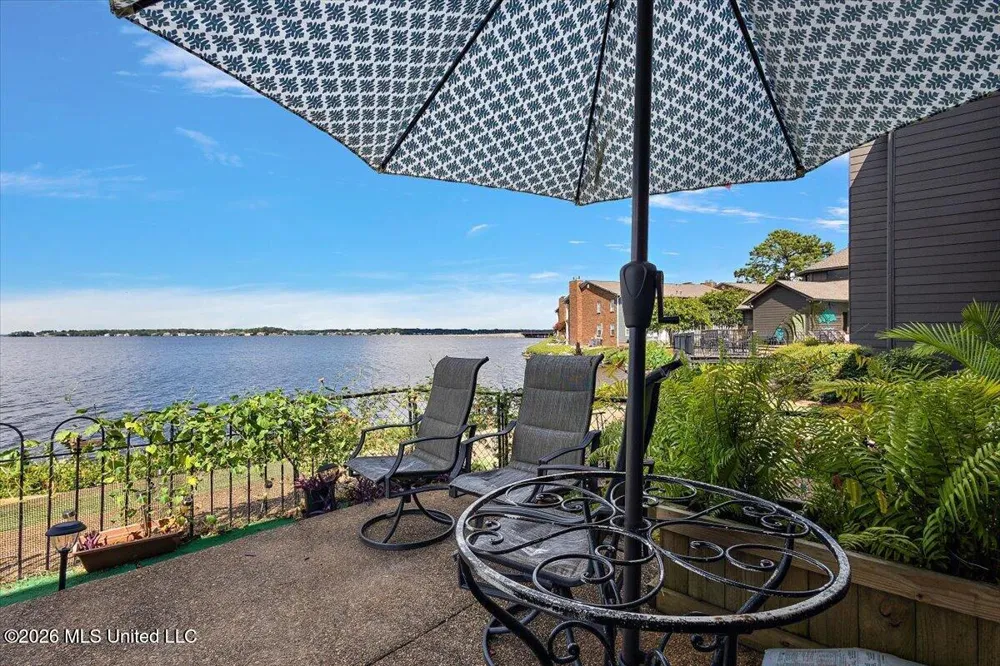 12 Lake Barnett Drive Brandon, MS 39047