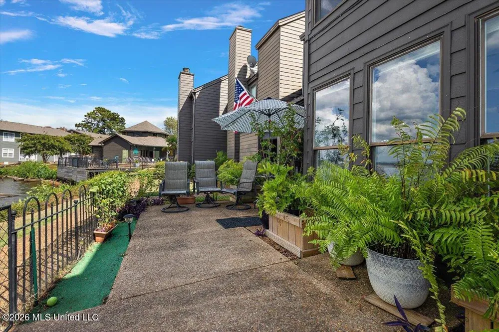12 Lake Barnett Drive Brandon, MS 39047
