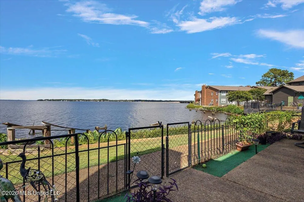 12 Lake Barnett Drive Brandon, MS 39047