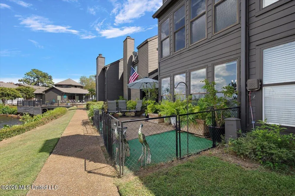 12 Lake Barnett Drive Brandon, MS 39047