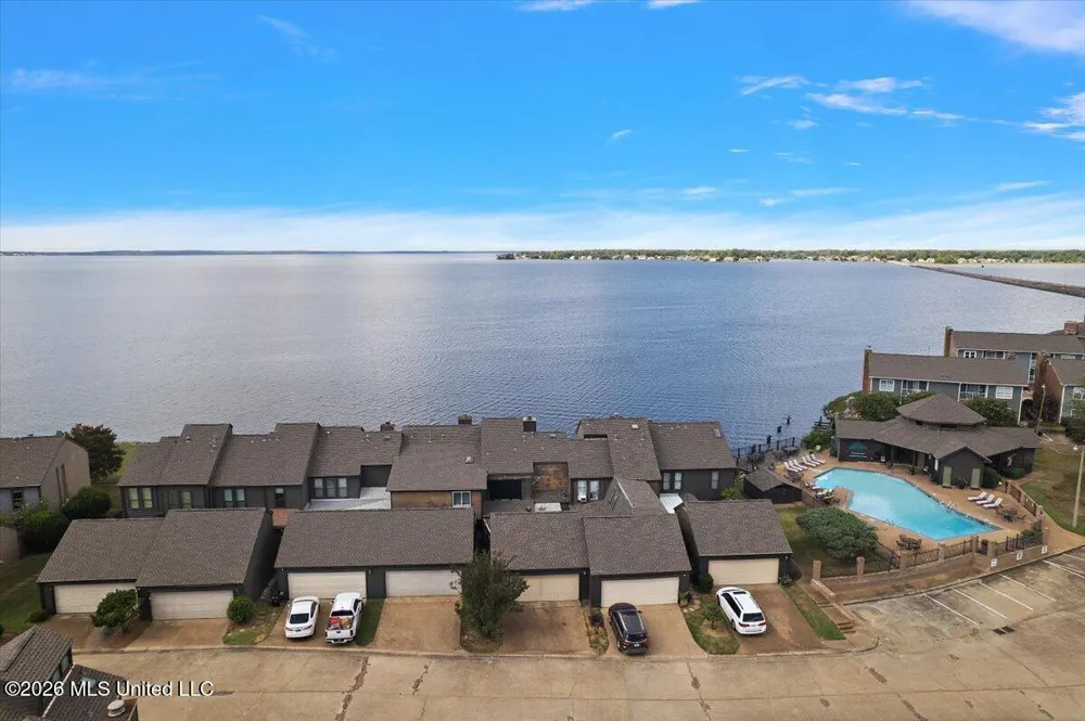 12 Lake Barnett Drive Brandon, MS 39047