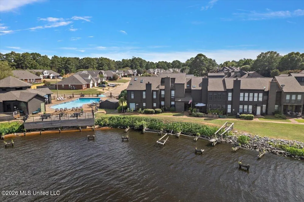 12 Lake Barnett Drive Brandon, MS 39047