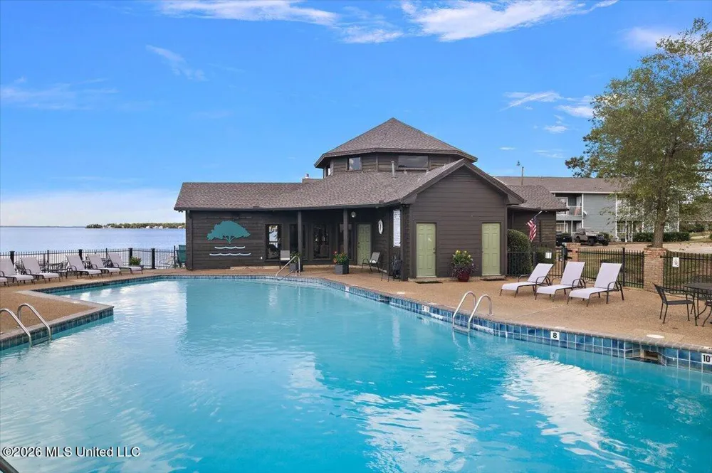 12 Lake Barnett Drive Brandon, MS 39047