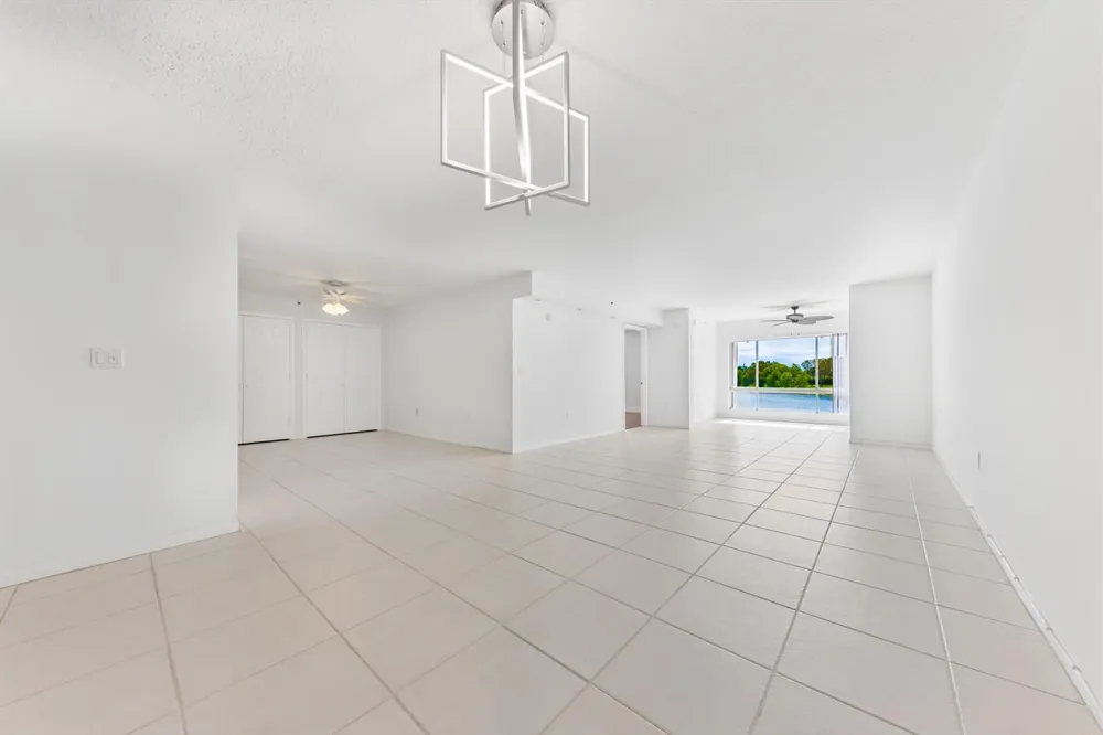 5842 CRYSTAL SHORES DRIVE #205 Boynton Beach, FL 33437