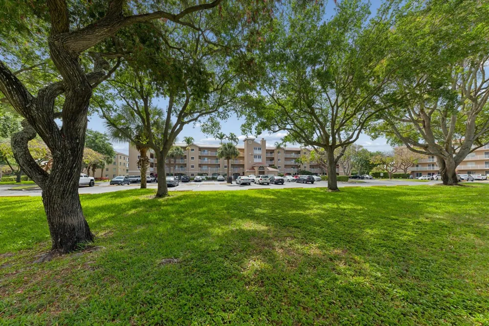 5842 CRYSTAL SHORES DRIVE #205 Boynton Beach, FL 33437