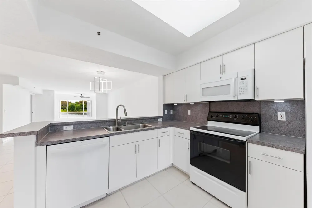 5842 CRYSTAL SHORES DRIVE #205 Boynton Beach, FL 33437