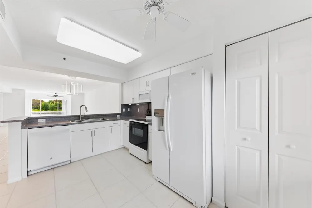 5842 CRYSTAL SHORES DRIVE #205 Boynton Beach, FL 33437
