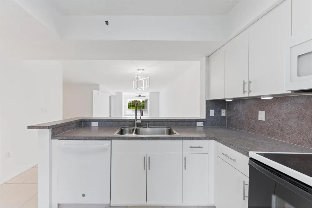 5842 CRYSTAL SHORES DRIVE #205 Boynton Beach, FL 33437