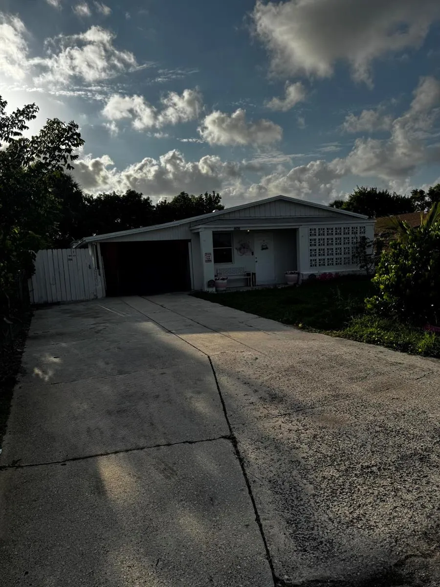 608 NE 2ND ##2 Boynton Beach, FL 33435