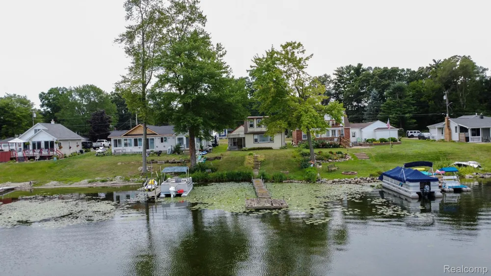 9556 Round Lake Boulevard White Lake Charter Township, MI 48386