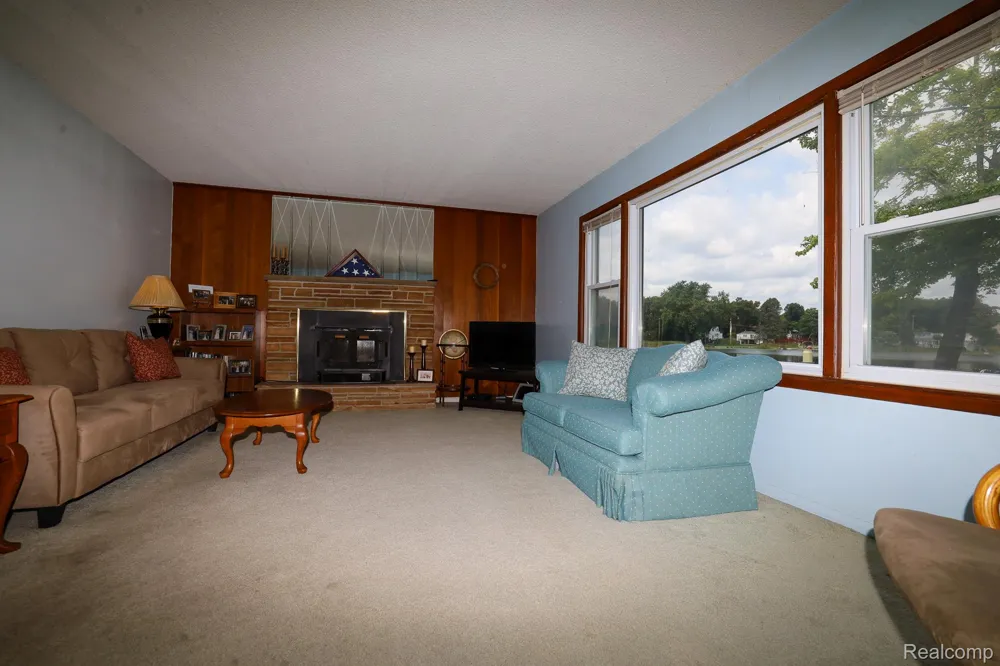 9556 Round Lake Boulevard White Lake Charter Township, MI 48386