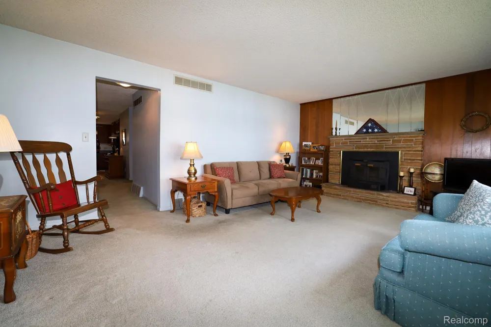 9556 Round Lake Boulevard White Lake Charter Township, MI 48386