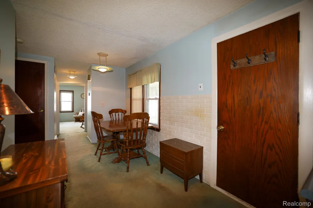 9556 Round Lake Boulevard White Lake Charter Township, MI 48386