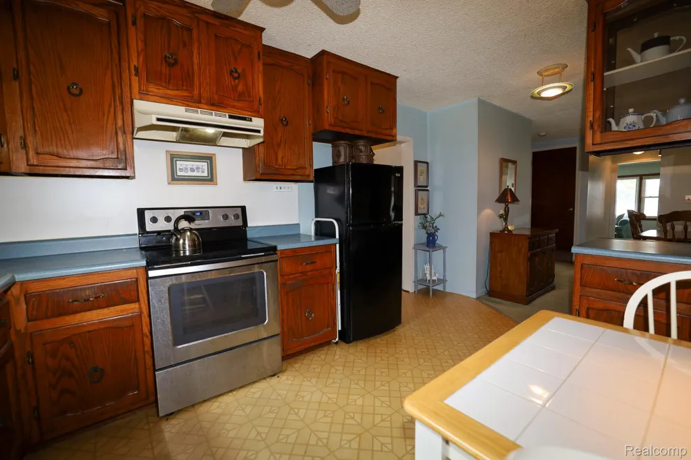9556 Round Lake Boulevard White Lake Charter Township, MI 48386