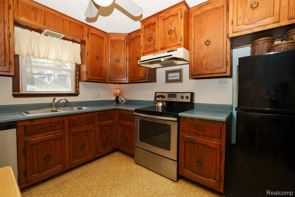 9556 Round Lake Boulevard White Lake Charter Township, MI 48386