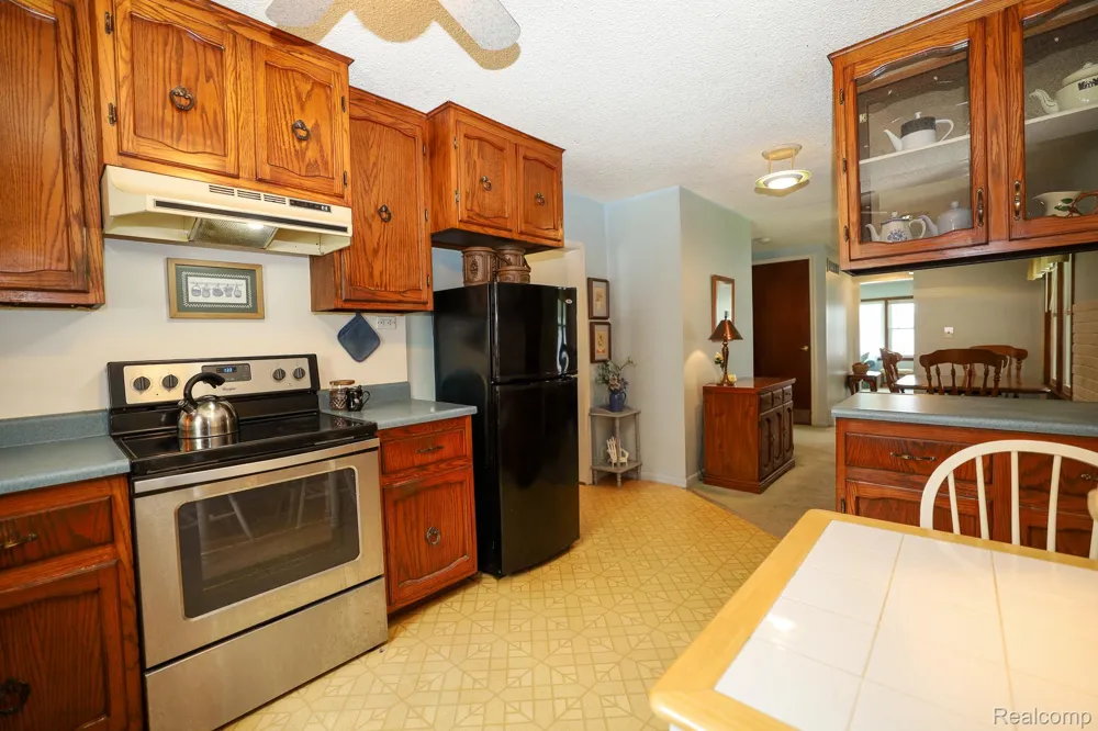 9556 Round Lake Boulevard White Lake Charter Township, MI 48386