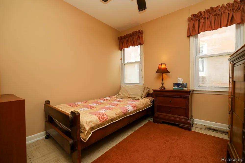 9556 Round Lake Boulevard White Lake Charter Township, MI 48386