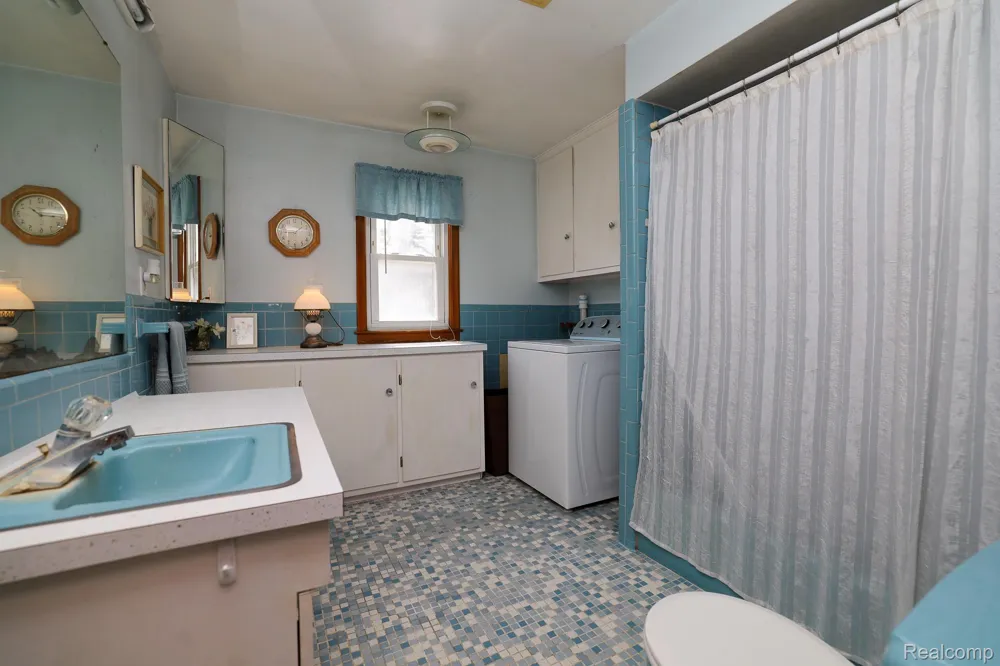 9556 Round Lake Boulevard White Lake Charter Township, MI 48386