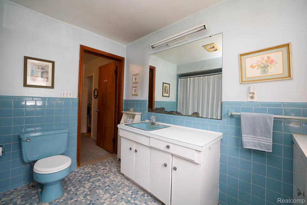 9556 Round Lake Boulevard White Lake Charter Township, MI 48386