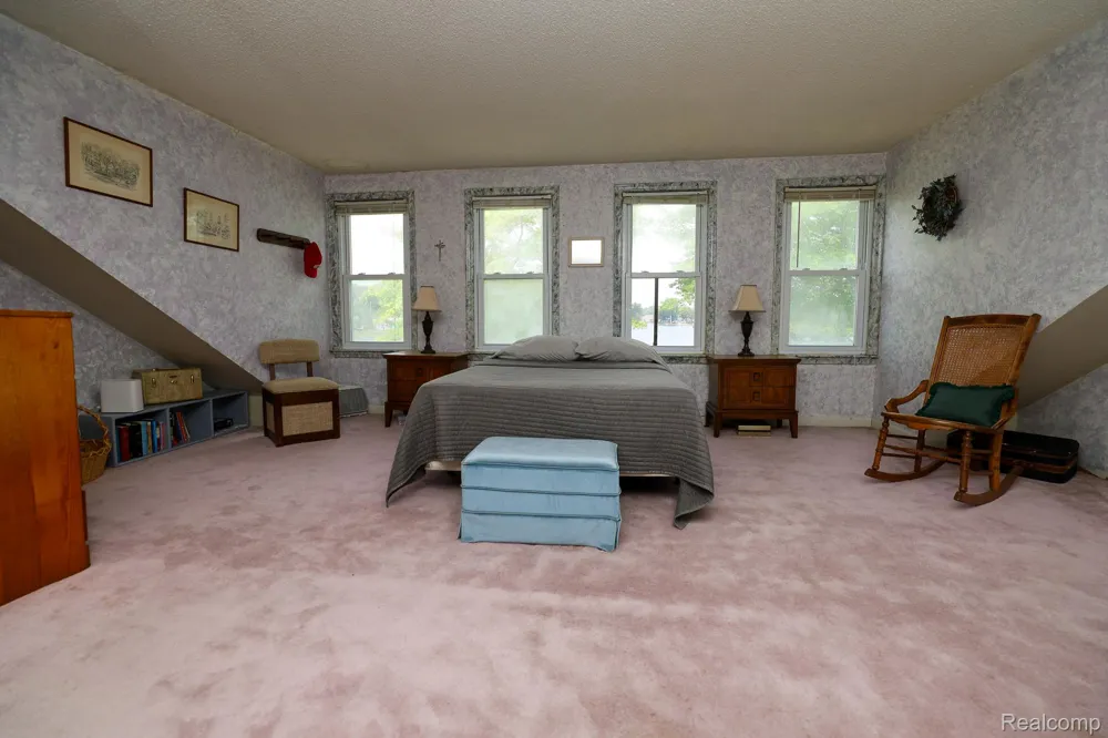 9556 Round Lake Boulevard White Lake Charter Township, MI 48386