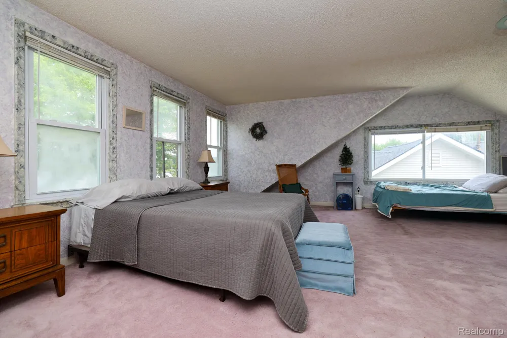 9556 Round Lake Boulevard White Lake Charter Township, MI 48386