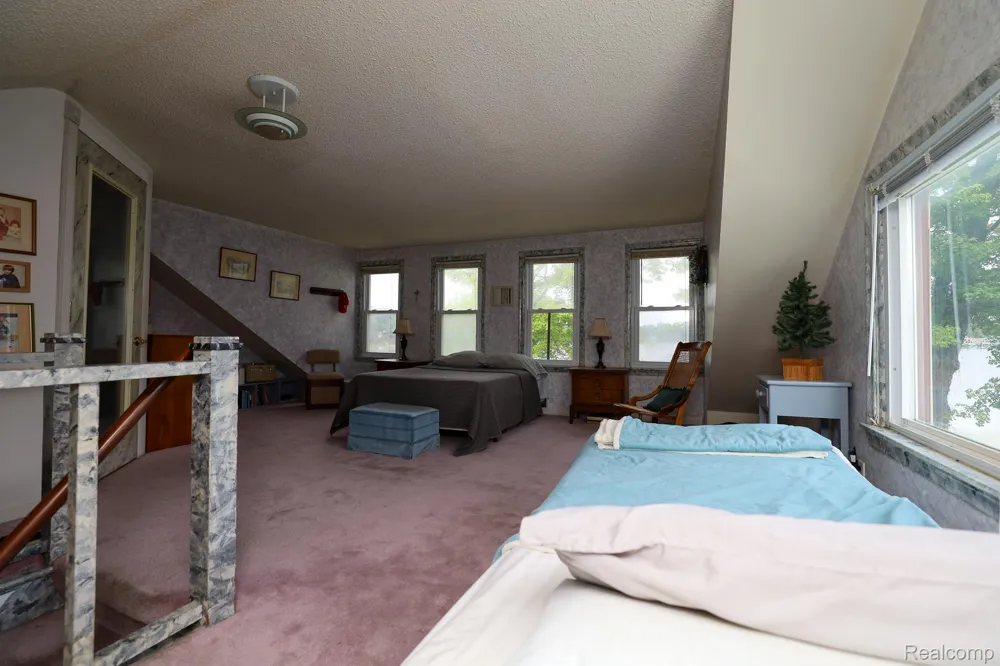 9556 Round Lake Boulevard White Lake Charter Township, MI 48386