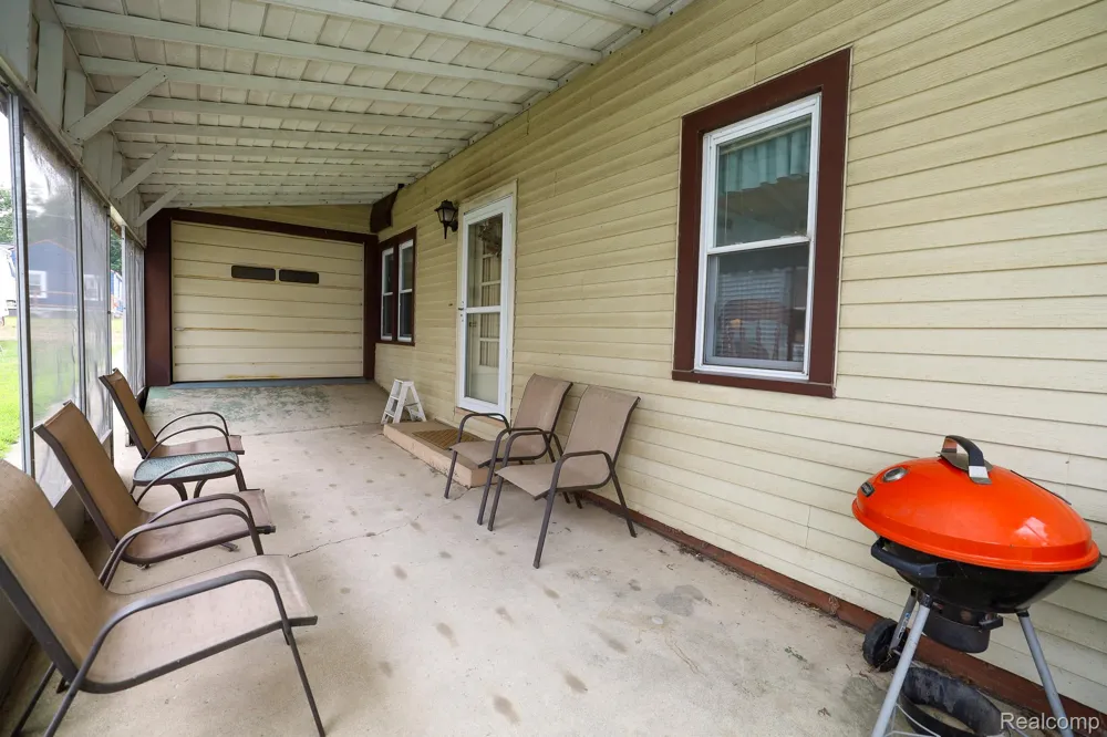 9556 Round Lake Boulevard White Lake Charter Township, MI 48386