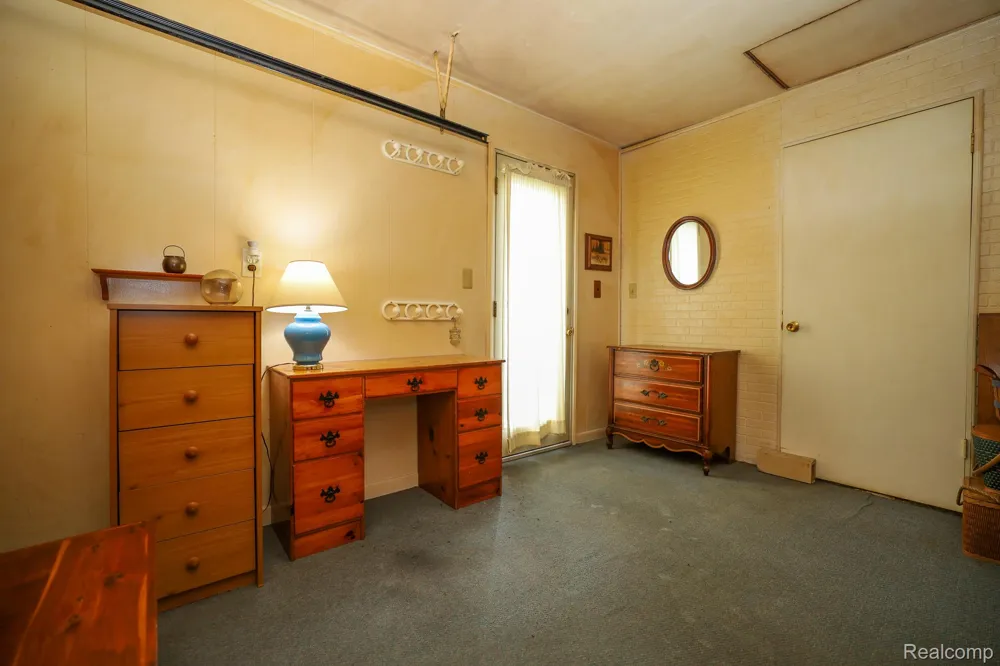 9556 Round Lake Boulevard White Lake Charter Township, MI 48386