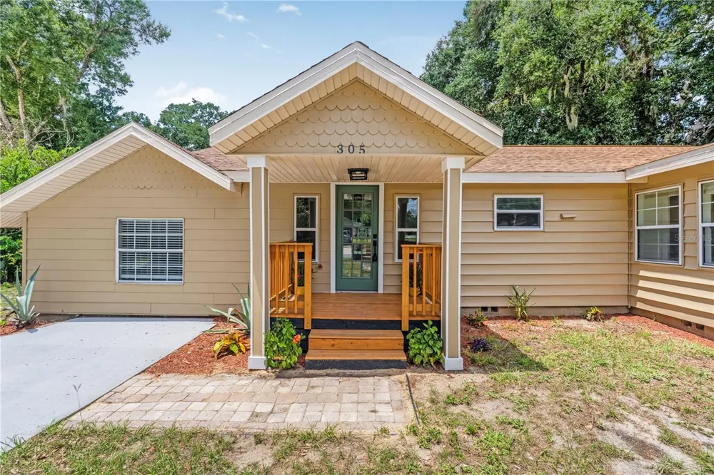 305 S ROSSITER STREET Mount Dora, FL 32757