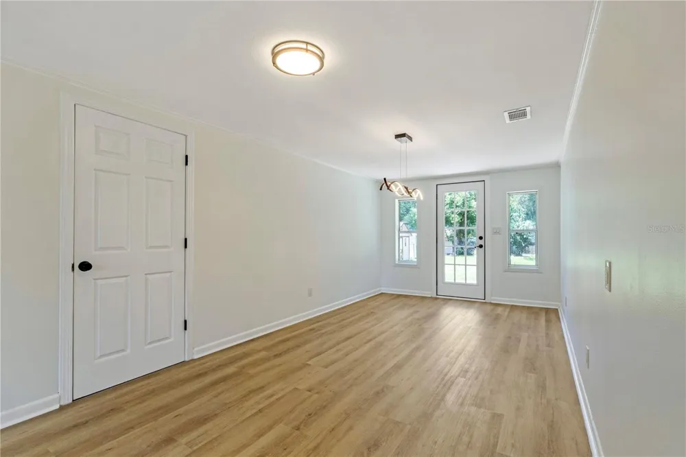 305 S ROSSITER STREET Mount Dora, FL 32757