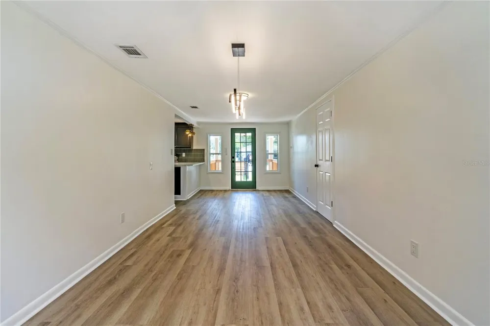 305 S ROSSITER STREET Mount Dora, FL 32757