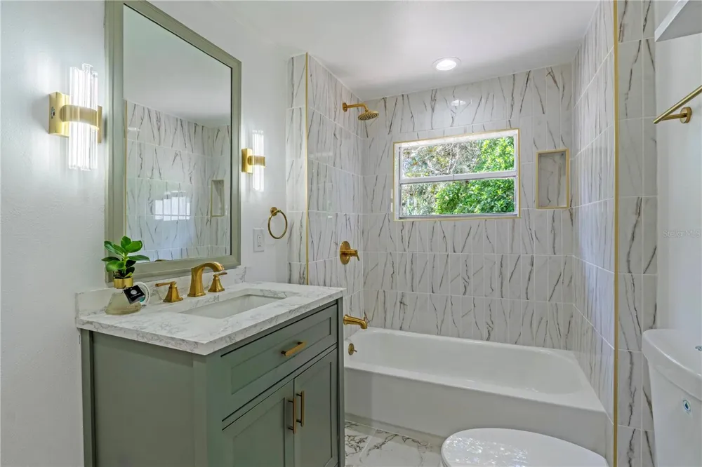 305 S ROSSITER STREET Mount Dora, FL 32757